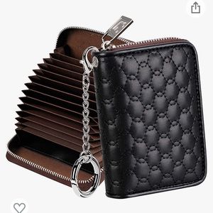 Cardholder / wallet